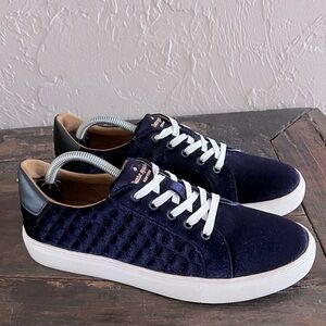 Kate Spade Navy Velvet Velour Fleet Quilted Women’s Sneakers, size 7.5